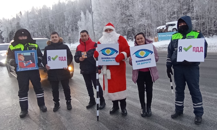 Дед Мороз вышел на дежурство с автоинспекторами на тюменскую северную трассу