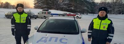 Сотрудники Госавтоинспекции в Татарстане оказали помощь задыхающемуся ребенку