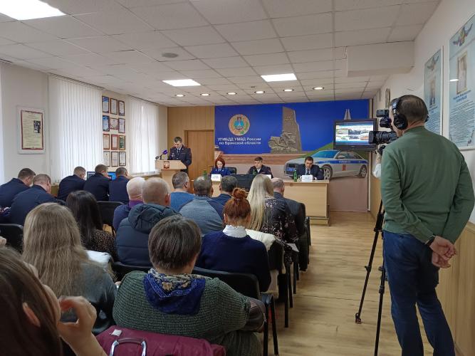Госавтоинспекция Брянской области провела рабочее совещание с автошколами региона
