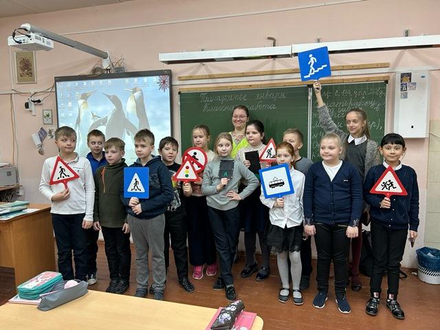 Сотрудники Мурманской Госавтоинспекции провели профилактическое мероприятие по знанию ПДД со школьниками