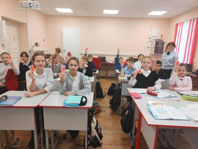 Сотрудники Госавтоинспекции провели для юных участников дорожного движения села Чучевицы Верховажского района занятия по дорожной безопасности