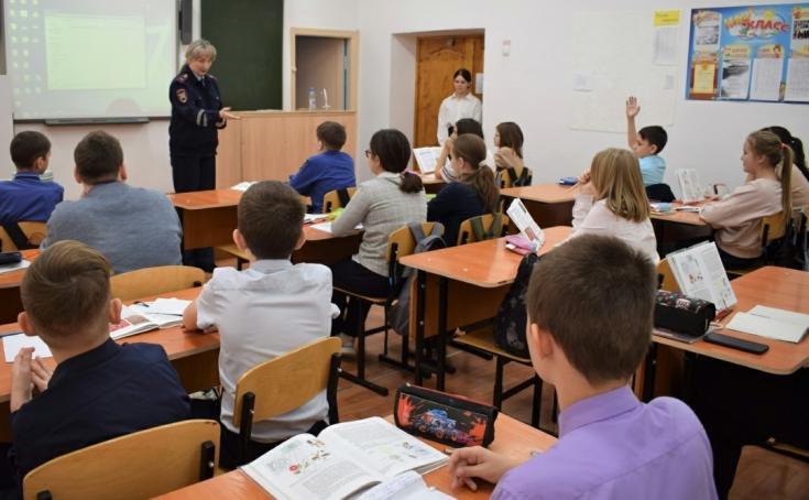 Использование ремней безопасности.