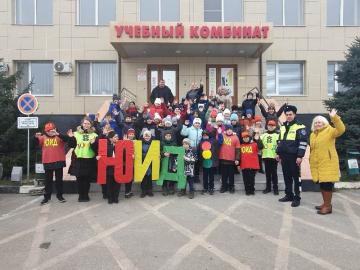 В преддверии 50-летия движения ЮИД для юных инспекторов Ставрополья проходят экскурсии в автошколы