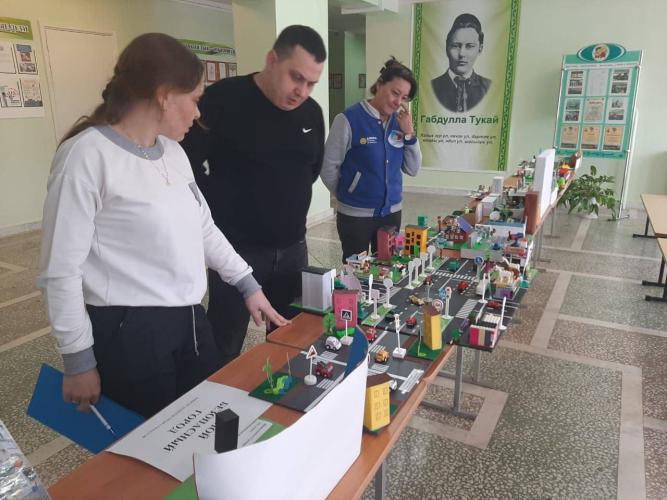В гимназии № 1 города Елабуги проведен конкурс на лучший макет безопасного маршрута ученика «дом-школа-дом»
