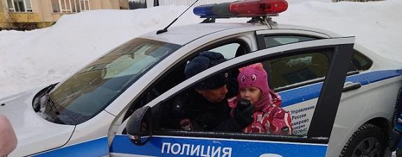 В Кемерове сотрудники Госавтоинспекции провели урок безопасности для дошкольников