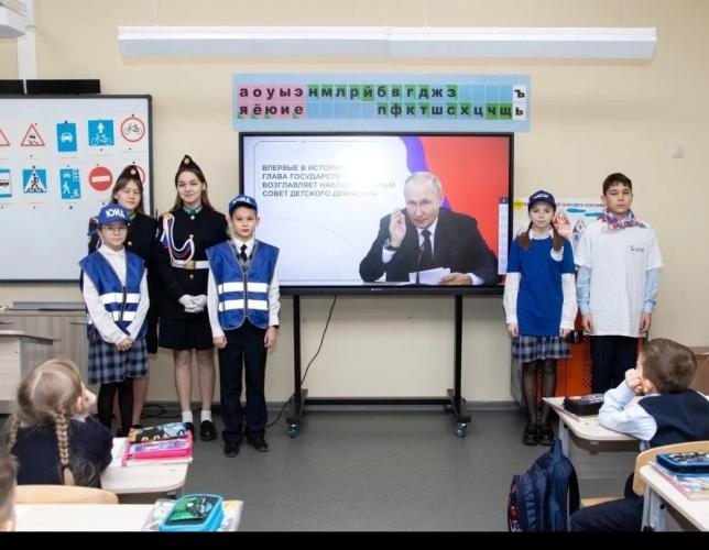Школьники Нижнекамска узнали подробности о деятельности юных инспекторов движения.