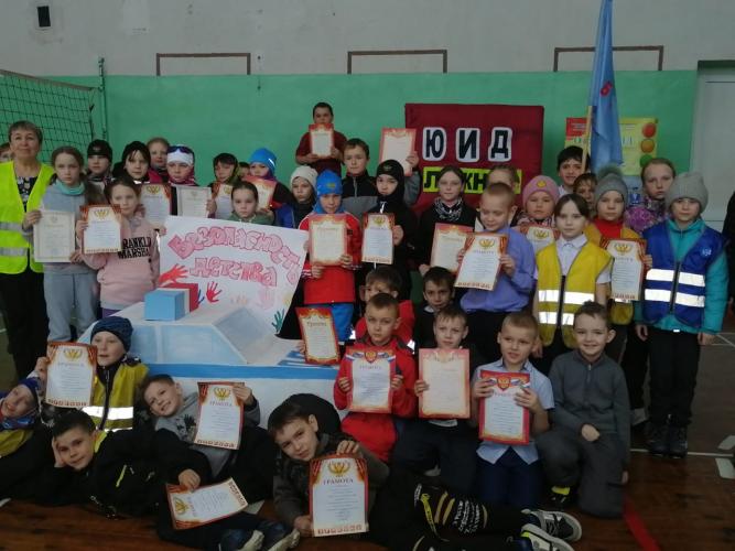 Юные инспектора дорожного движения дружат и с правилами, и со спортом