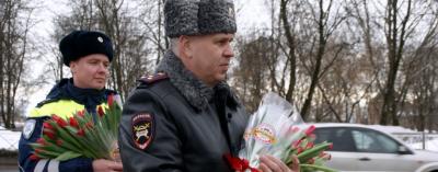 Руководитель Госавтоинспекции Новгородской области поздравил участниц дорожного движения с наступающим праздником