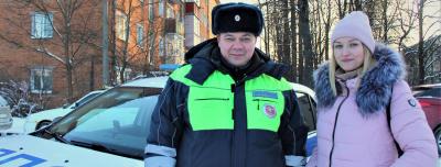 В Московской области сотрудники Госавтоинспекции помогли в трудной ситуации девушке с ребёнком