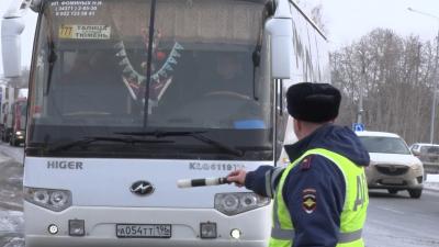«Сплошная проверка» водителей автобусов с участием медицинских работников прошла на тюменской федеральной трассе