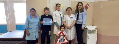 Сотрудники Госавтоинспекции и врачи-педиатры Кабардино-Балкарии проводят тренинги по правилам перевозки детей в транспортном средстве