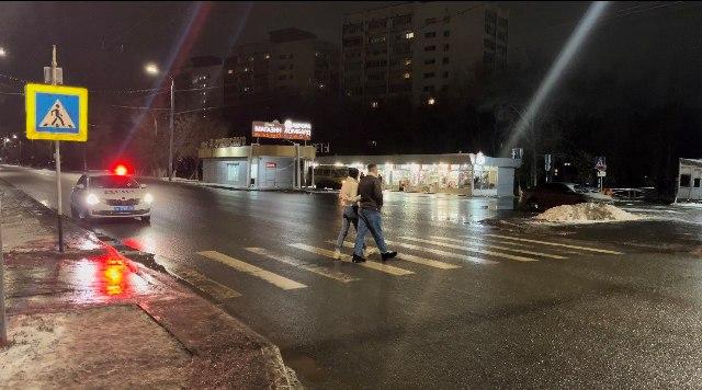 В Оренбурге автоинспекторы проводят профилактику нарушений ПДД при помощи СГУ патрульных автомобилей.