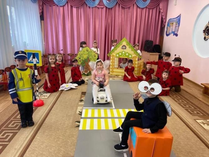"Муха Цокотуха на новый лад"