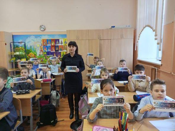 Сотрудники Госавтоинспекции провели «минутки» дорожной безопасности и безопасные перемены в школах