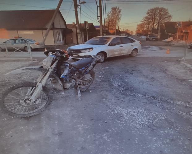 Мотосезон еще официально не открыт, а в краевом центре подросток уже сел за руль мотоцикла и попал в ДТП