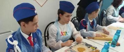 В Подмосковье сотрудники Госавтоинспекции и юные инспекторы движения приняли участие в акции «Подари сердце герою»