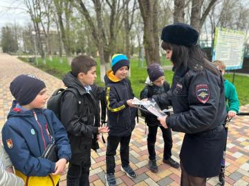 На Ставрополье автоинспекторы и общественники проводят практические ликбезы по правилам управления велосипедами и средствами индивидуальной мобильности