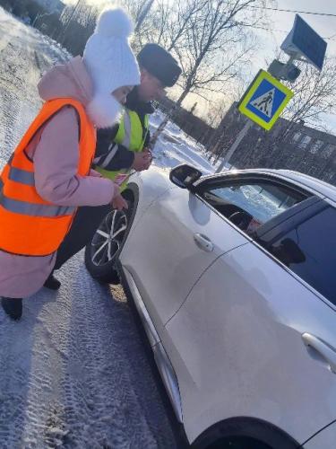 В Ревде инспекторы Госавтоиснпекции провели мероприятие "Безопасные дороги"
