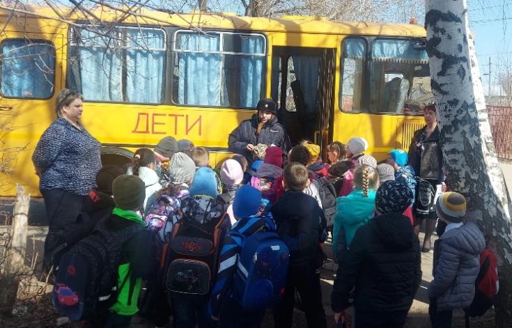 Сергиевские школьники поделились своими знаниями ПДД.