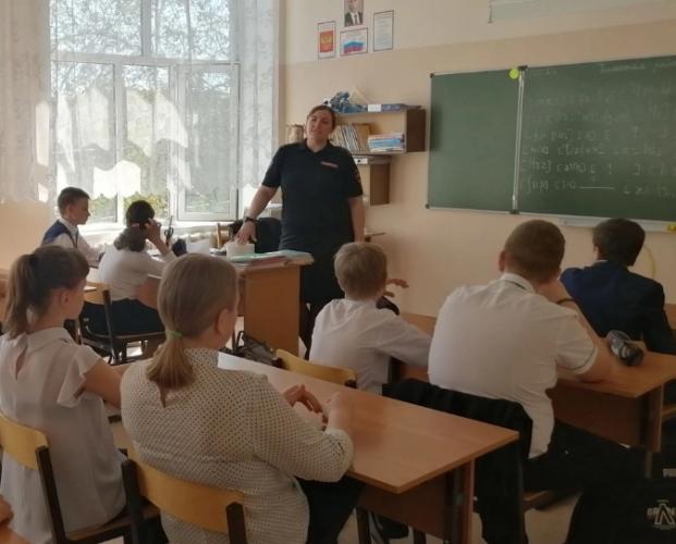 Провели беседу о необходимости ношения световозвращающих элементов на одежде в темное время суток