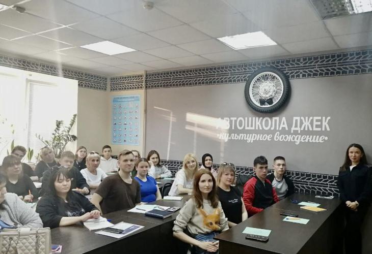 В Татарстане проводят занятия в автошколах по правилам дорожной безопасности