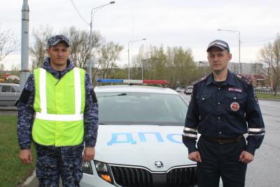 Сотрудники Госавтоинспекции Хакасии оказали помощь водителю, которому стало плохо за рулём