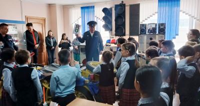 В Бурятии руководитель Госавтоинспекции провел для школьников урок дорожной безопасности