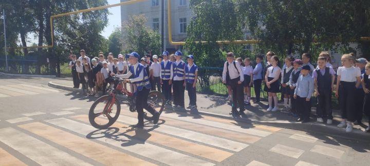 Юидовцы нурлатской школы №3 провели акцию «Осторожно переход»