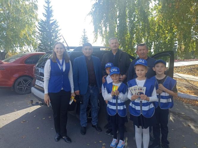 акция «Протяни руку пожилому пешеходу».