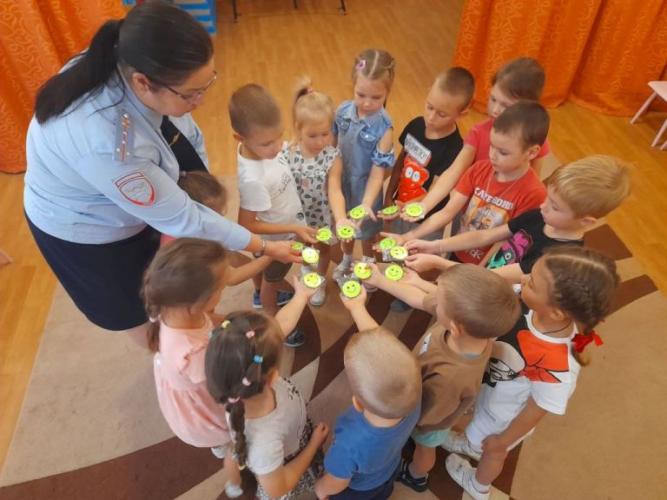 Сотрудники Госавтоинспекции г. Кузнецка провели мероприятие «Я – заметный пешеход!»