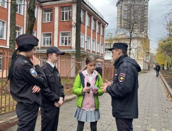 В Кирове «Студенческий десант» напомнил жителям о правилах дорожного движения для пешеходов