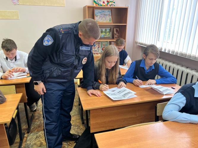 Сотрудники ОГИБДД УМВД России по г. Орлу провели олимпиаду для школьников на знание Правил дорожного движения