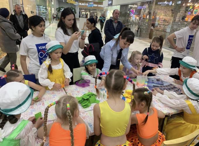 В областном центре прошло развлекательно-познавательное мероприятие «Знать Правила дорожного движения - большое достижение!»