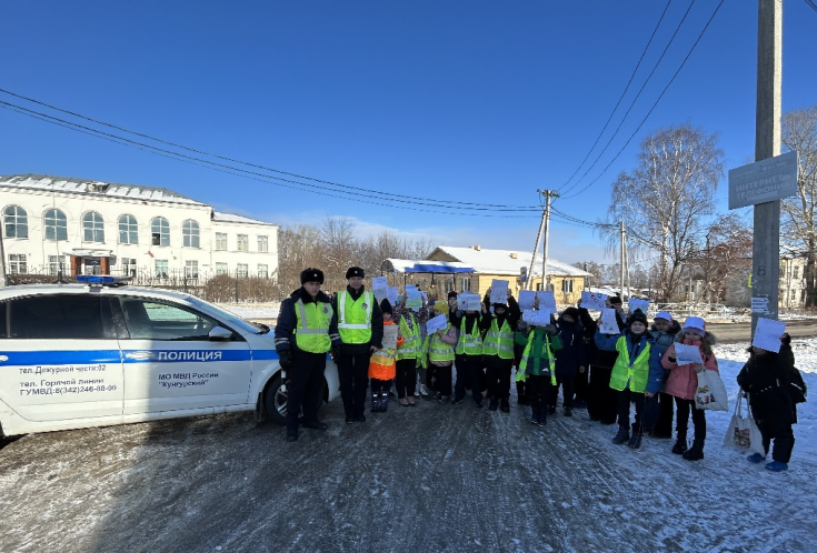 В Кунгуре сотрудники Госавтоинспекции провели акцию, посвященную Дню автомобилиста