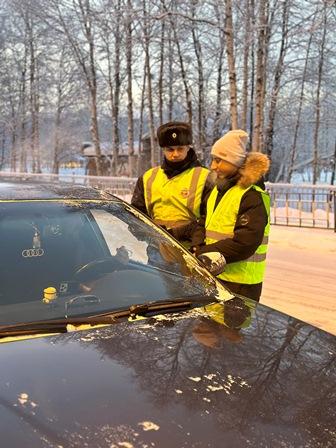 В Оленегорске сотрудники ГИБДД провели профилактическое мероприятие «Будь заметней!»