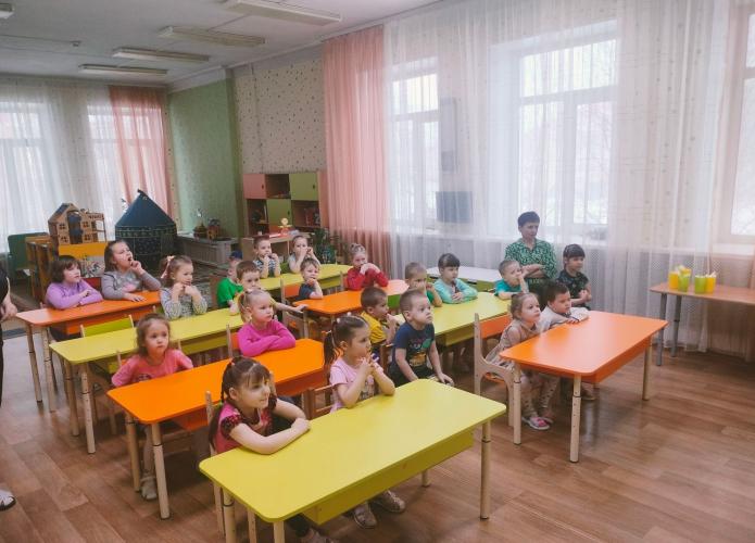 Сотрудники кандалакшской Госавтоинспекции провели игру в детском саду № 19 «Малыш, который знает ПДД»
