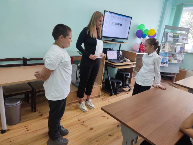 Открытый урок по безопасности дорожного движения прошёл для учащихся округа Урок по безопасности в посёлке Верея провели сотрудники Госавтоинспекции округа совместно с ЮИДовцами.