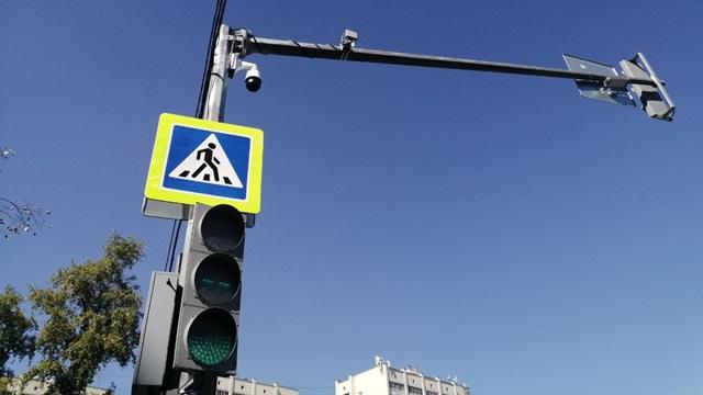 Интеллектуальный светофор оборудовали на Карла Маркса в Казани